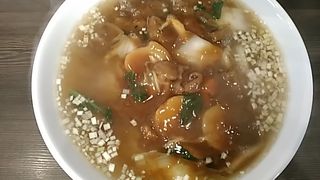 (勝龍)店内は中華鍋の音が鳴り響いて、活気があります