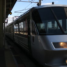 電車特急がたくさん走っています