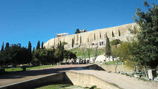 アクロポリス南壁の見える通り