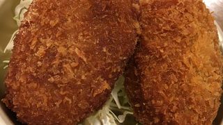 お手軽なお店、フライの小売もしている