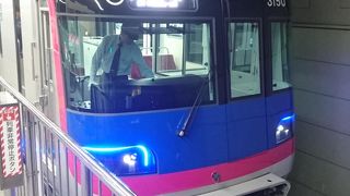 新型車両は注目ポイントが多いです。