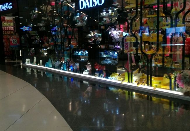 巨大ショッピングモール