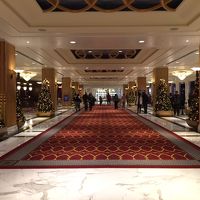 ツリーの飾られたロビー