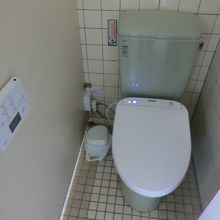 トイレ・洗面台は共用・ウォッシュレットあります。