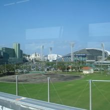 ゆいレールから望む奥武山公園