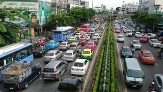ウォンウェイヤイ駅が２つ
