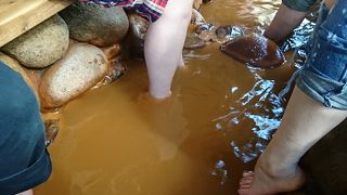 無料の足湯があります