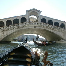 ゴンドラから見たリアルト橋