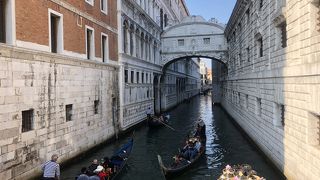 写真撮影のためパーリヤ橋は大混雑！朝が狙い目です！