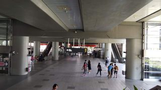 コンコースが広い