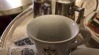 ヴェネツィア最古、カフェラテ発祥の高級感漂うカフェ
