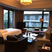 エキストラベッドはソファの前に設置