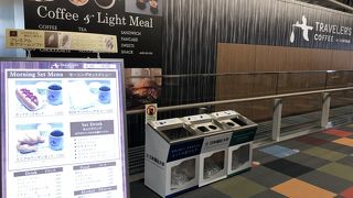 国内線出発ロビーにあります