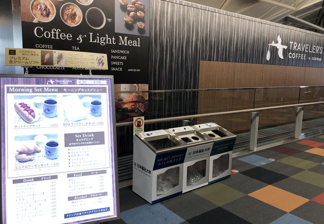 国内線出発ロビーにあります