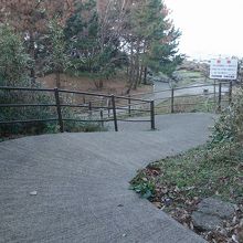 海岸へ下りるスロープ