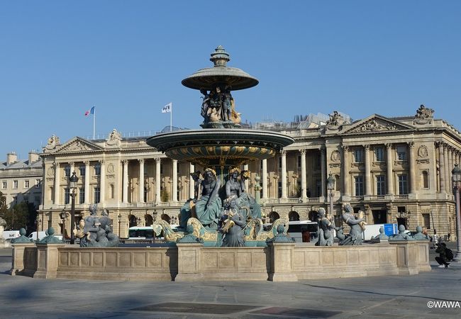 コンコルド広場の豪華な噴水