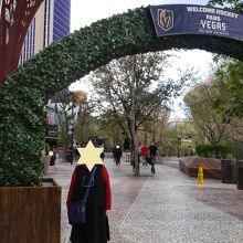 タイル敷きの通路で歩きやすいです