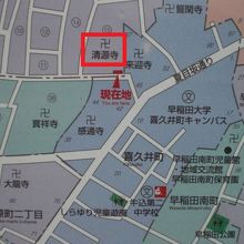 清源寺は、夏目坂から、やや西方向に入った場所にあります。