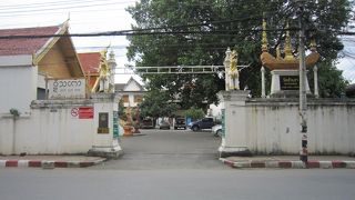 サンデーマーケットの時は賑やかです