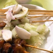 玉ねぎとソースをリフィルしてくれた♪