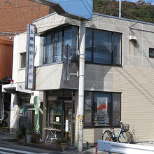 南側から撮影。駅はこの写真の左奥に