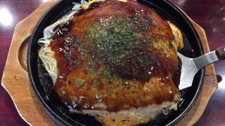 ボリュームたっぷり肉玉そば入り