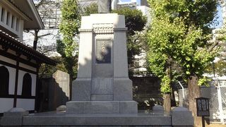 泉岳寺を有名にした男の銅像