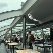 中も空間が有効に使われていとてもかっこいいです