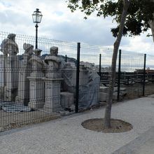 2018年10月中旬現在、石像設置のため（？）の工事中で…、