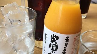 浅草ドン・キホーテの真ん前.....浅草リッチモンド・ホテル（プレミア・インターナショナル）の真下にあり、1年中 日本各地の名産・物産市場を『まるごと』１本のビルの中で開催しちゃっている場所(浅草六区／浅草）