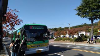 絶対に座ったほうがいいです。