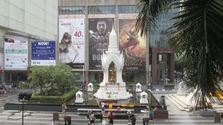 プラ トリームールティ & プラ ピッカネートの参拝方法