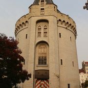 14世紀の城門