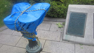 9月なのに、何故かブルーシートで封鎖されていました