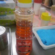 カレーホットはこんな感じのミニボトルで用意されています