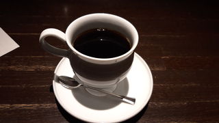 席にコンセントがあり便利、コーヒーも美味しかったです。