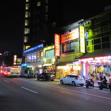 周囲にレストラン等が増えた。