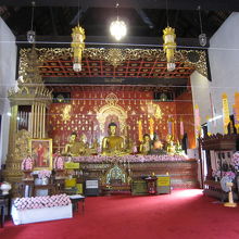 ２礼拝堂の中の仏像