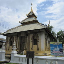 ４正門左側のお堂