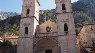 コトルでもっと大きな教会