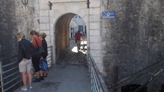 シュクルダ川沿いにある