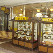 店外の食品メニューサンプル、うれしいですね