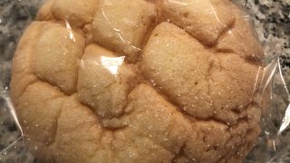 メロンパン１個１００円デーが月一であります