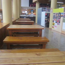 朝9時、オープン直後の客席付近の様子