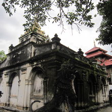 ４古めかしいお堂