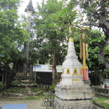 ５ロケットのような仏塔