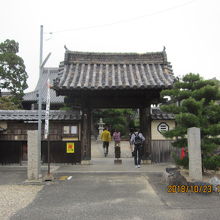 「三光院」の山門
