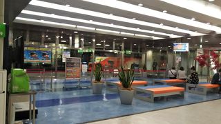 羽田も成田も此処からなら直通だけれど、一度に両方は行けないので