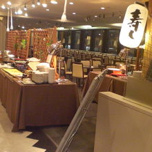 ワイズパーティーハウスでは、３００円追加でお寿司食べ放題です