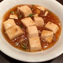 ワイズパーティーハウスの料理で、味が良いのは、麻婆豆腐か？